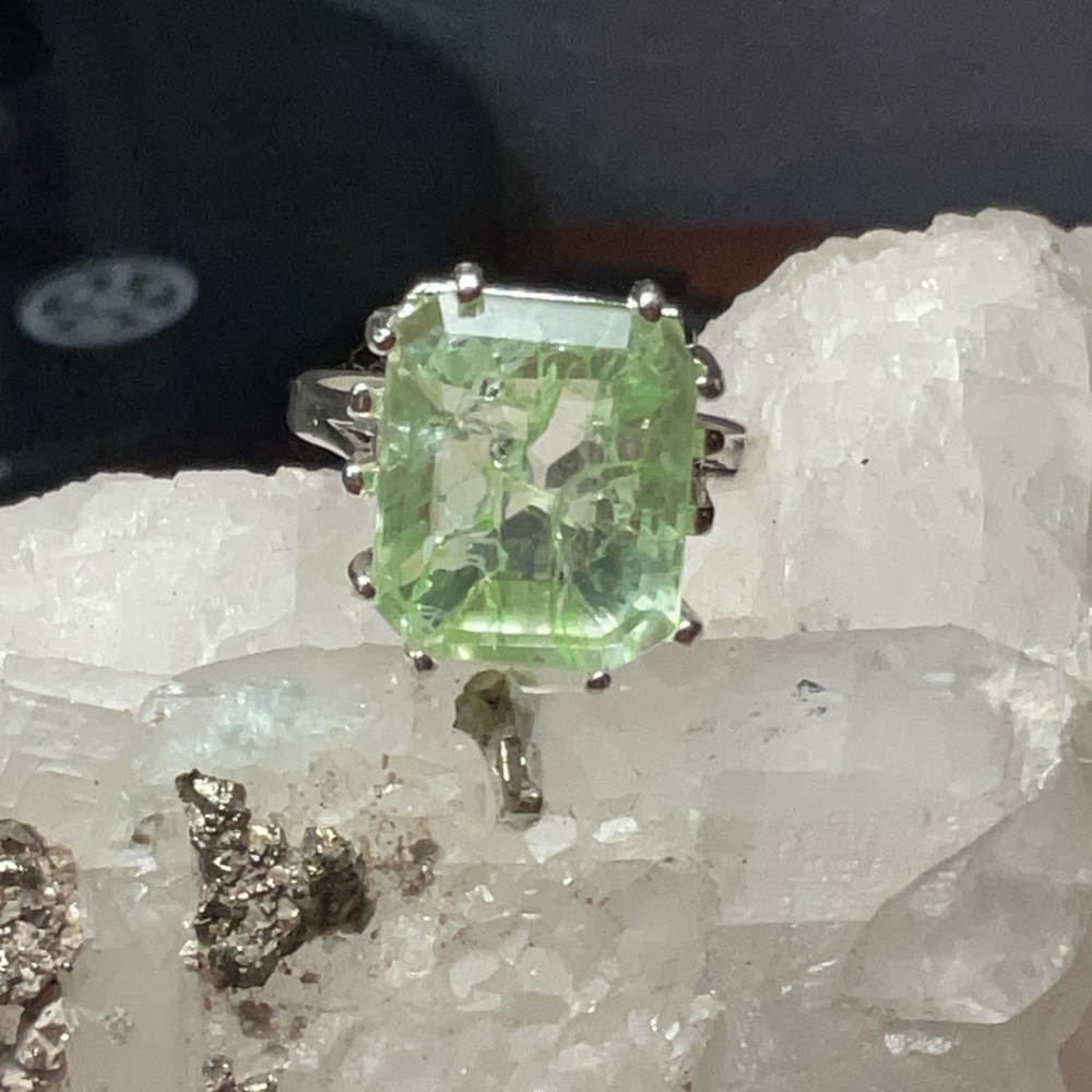 Green Sapphire .925 Silver Ring
